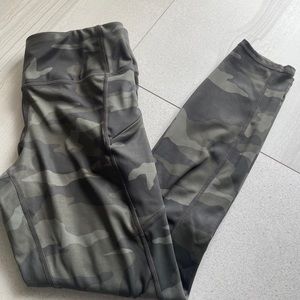 Athleta Camo Contender Legging 7/8th